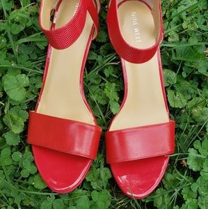 NWOT Red Nine West heels 9M